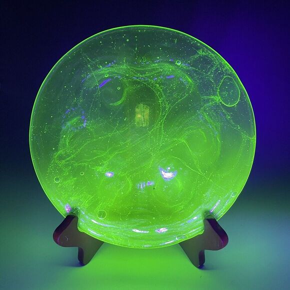 1920s Consolidated Glass Catalonia Green Bubble Uranium Salad Plate 8" Luncheon - Picture 2 of 9